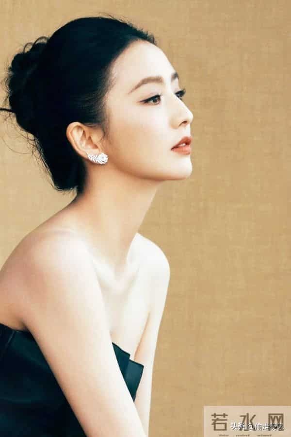 佟丽娅深圳扫金，素颜逛水贝买黄金，穿百元T恤，付款不手软