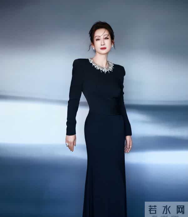 北京这一夜，秦海璐肿了，蒋欣瘦成皮包骨，却被66岁的她惊艳了