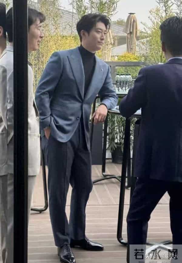 窦骁西安活动西装杀！188身高帅出天际，网友：何超莲眼光绝了