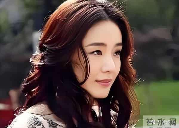 曾被张艺谋力捧,火后与富豪卷款61亿逃亡国外,现在的她过得如何