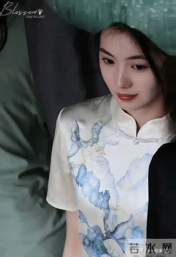 刘浩存绝美性感，气质封神惊艳瞬间