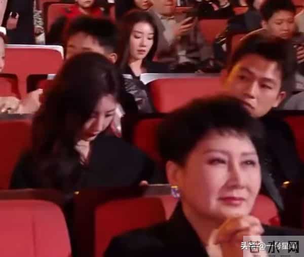 眼神骗不了人！欧豪晚会上一个细节，暗示了对马思纯的态度