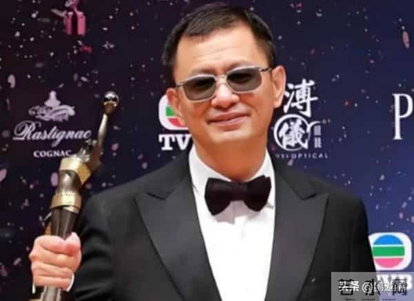 一天两大瓜,向太直播开怼王家卫,一代宗师骨灰被盗,个个离谱