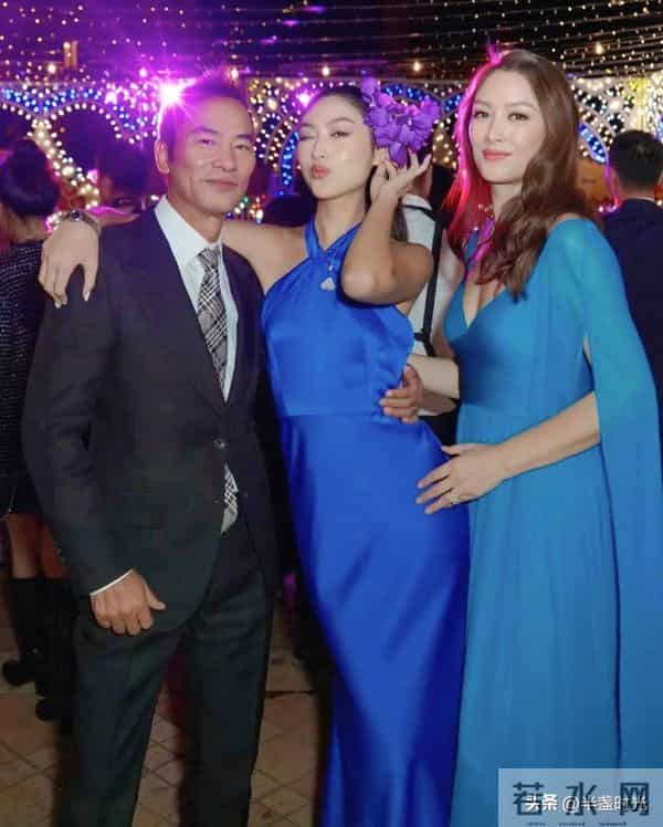 70岁任达华和老婆女儿参加晚宴,女儿21岁身材高挑超美,好像妈妈