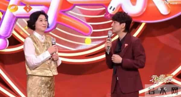 51岁何炅称准备再当三四十年主持人，回应衰老焦虑：谣传，说我又近视又老花，我自信是一个被爱快乐的人