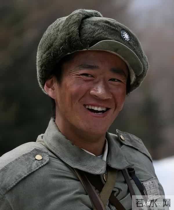 知名演员无戏可拍,在老家拍视频卖炒面,张颂文早已揭开内娱真相