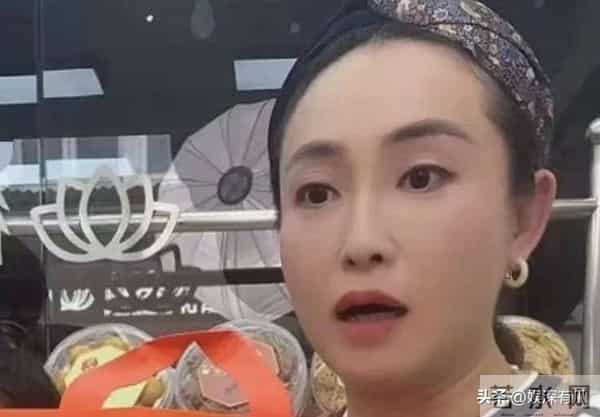 朱赤丹：结婚多年无儿无女，45岁辞职选择创业，因考试压力大痛哭