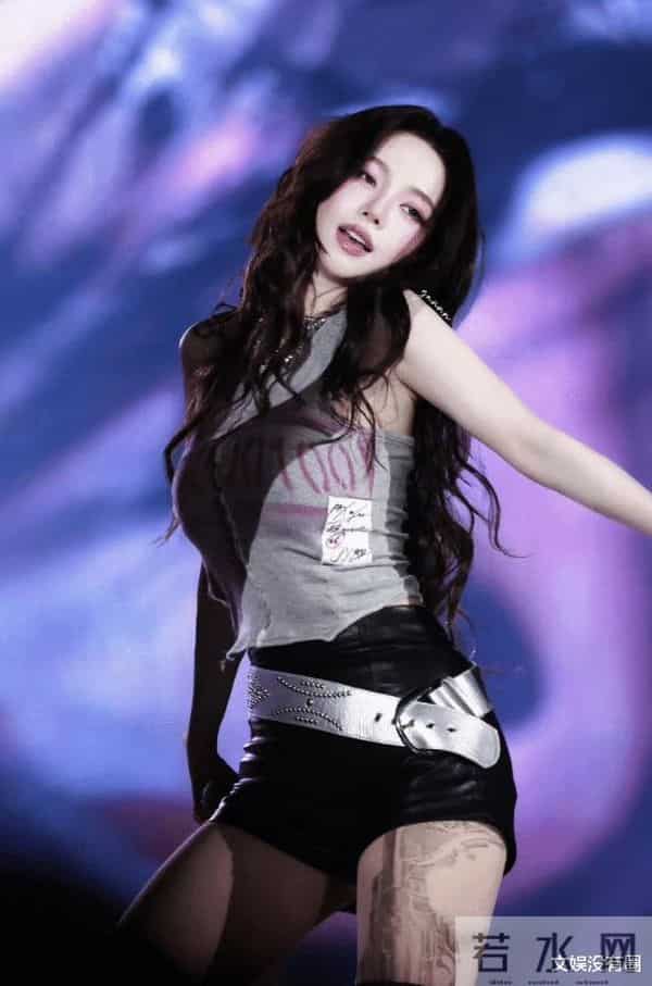 韩网热议：柳智敏必须化舞台妆才行，淡妆就成了普通人！