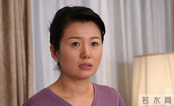 二婚嫁大13岁杜志国后，定居武汉素面朝天很自信，继子杜淳成心病