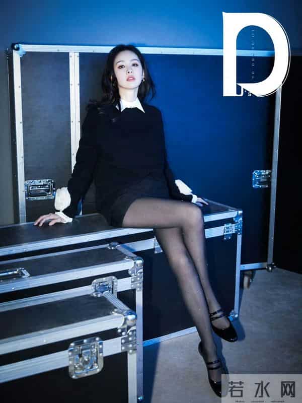 陈都灵黑丝造型突破风格，亮片丝袜搭配复古穿搭尽显别样魅力