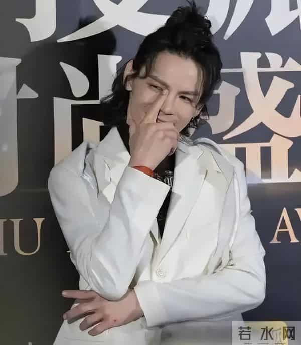 向太曝何超琼给她道歉，澄清向佐欠债一事，他“人傻钱多”总被骗