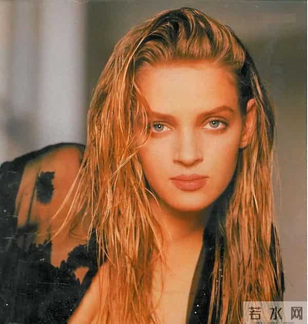 炸!顶流导演被爆骚扰多位女星,曾花7万块在夜店舔女招待的脚?