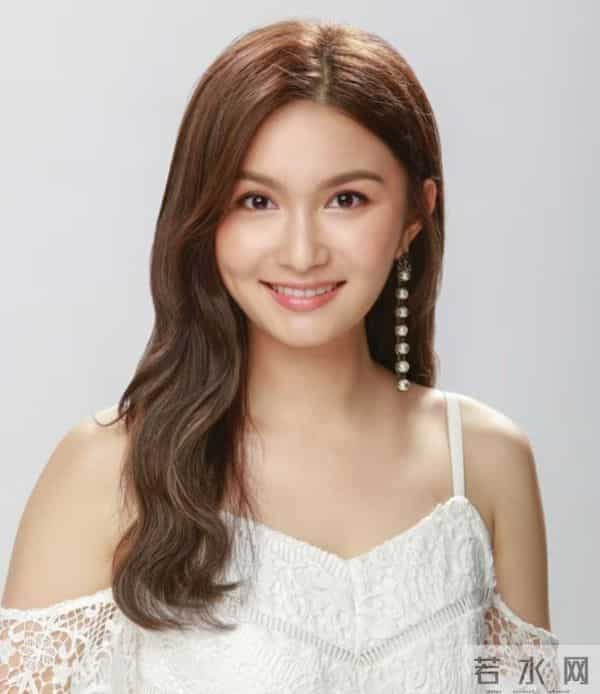 TVB星二代与圈外男友爱得高调!二人又拍拖去旅行,曾陷三角恋情