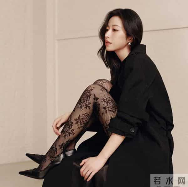 穿黑丝的周雨彤，反差感绝了！