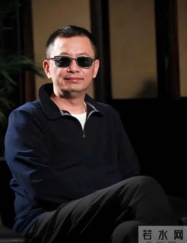 越扒越有!集体嫖娼、逼疯演员、好友回踩,王家卫彻底“瞎”了