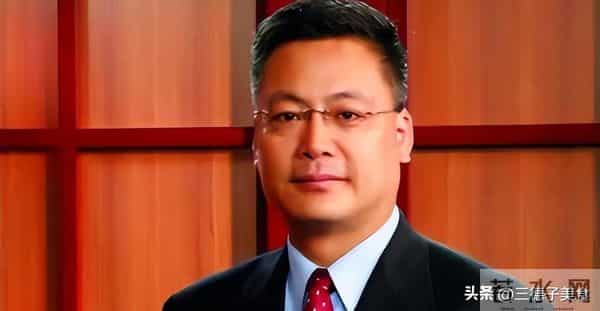 原来他们是夫妻,两位央视主持人低调多年,如今一家三口很幸福