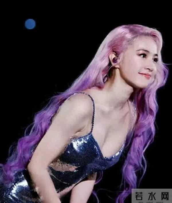 蔡依林的身材是女星里的权威 哪个敢和她比较，关键她还特别娇小