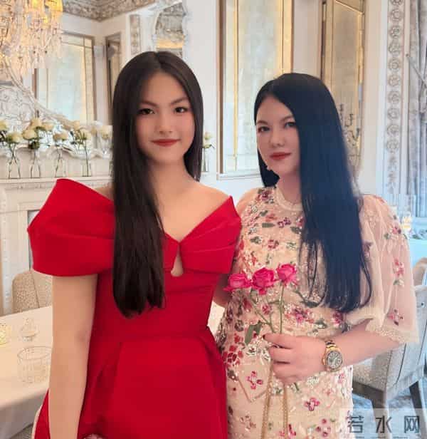 被全网模仿后,李湘坐不住了,深夜发照找回面子