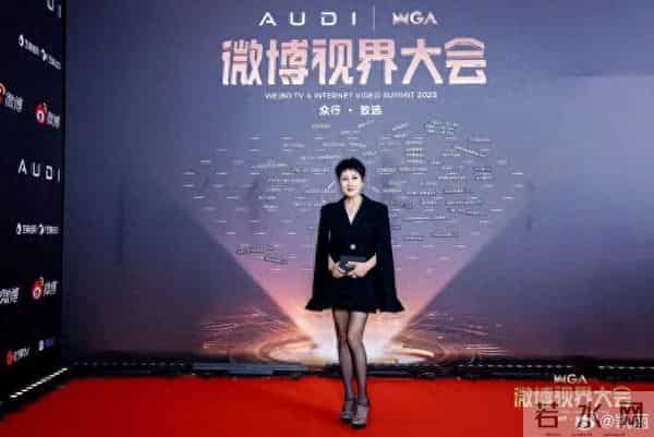 张凯丽回应“自己穿黑丝叫我们买足力健”：63岁正是闯的年纪