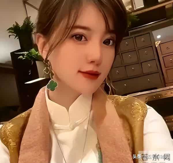 她是隐藏最深的富婆,童颜巨乳躺赚上亿,21岁打败王菲却主动过气