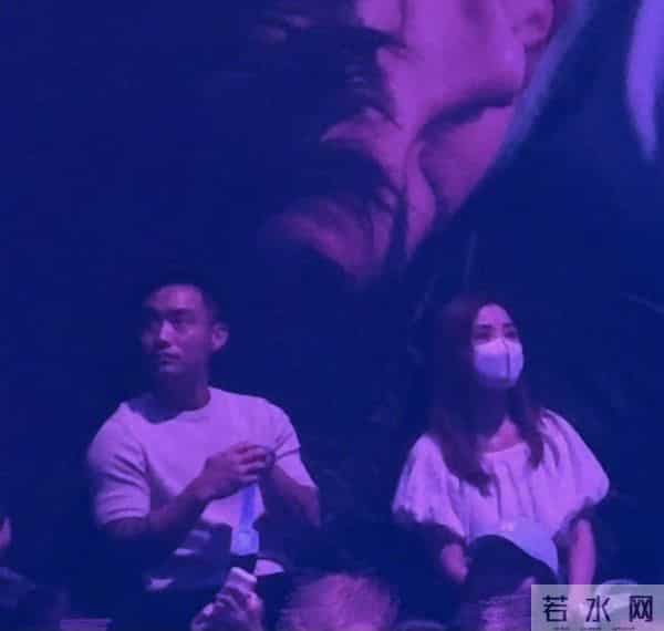 恭喜!香港知名女星被曝恋上小近10岁鲜肉,二人或已同居试婚