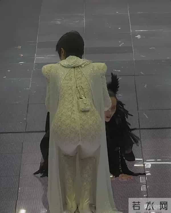 李宇春身材曲线 把我CPU快烧干了 才发现她身材这么好 不输任何女星