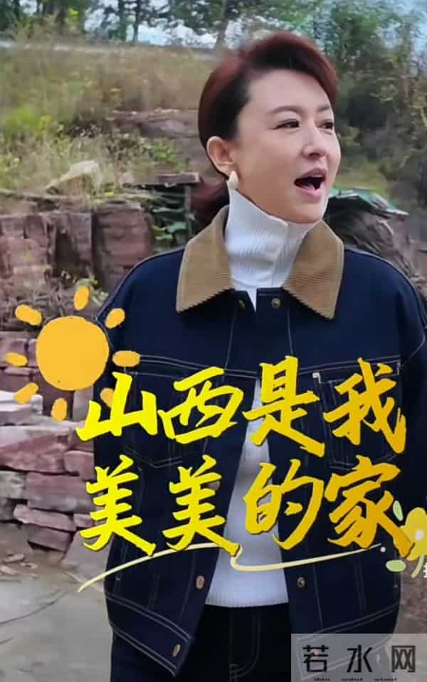 张蕾探访山西景点,穿牛仔套装搭白色高领衫,干练又具亲和力