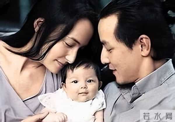 吴彦祖晒47岁老婆素颜合照，惊呆网友！男方曾称近10年没夫妻同房