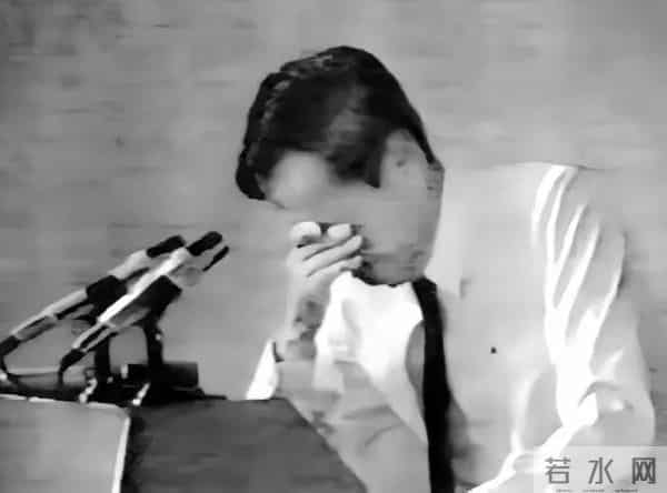 杨武之与妻子吵架,杨振宁保护母亲怒吼父亲,弟弟杨振平称赞哥哥