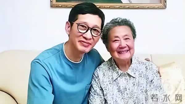 国家一级演员王劲松,无儿无女无绯闻,如今58岁熬成演技天花板