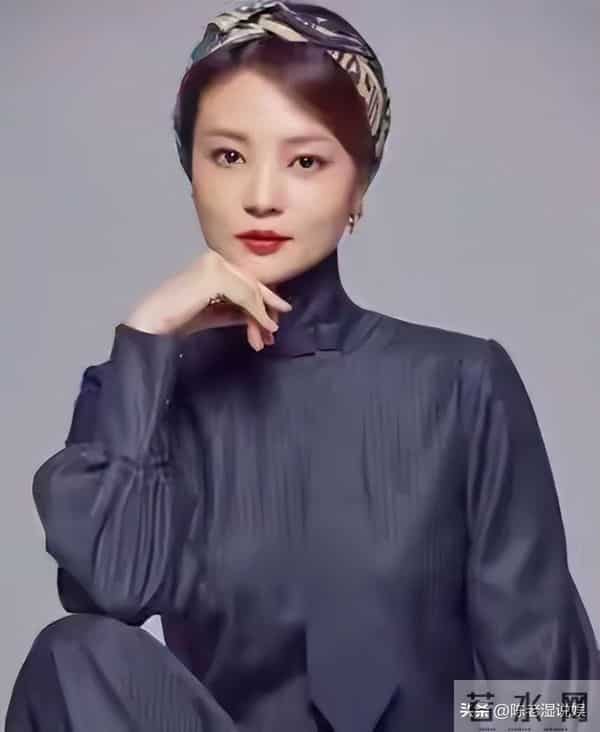 “央视最惨女主持”，俩富豪前任全判死刑？生图脸僵的她近况如何