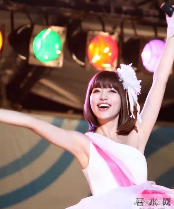 她是隐藏最深的富婆,童颜巨乳躺赚上亿,21岁打败王菲却主动过气