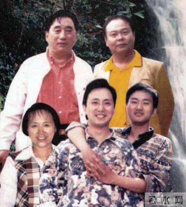 事业有成却感情不顺,无儿无女孤独一生,80岁让邻居儿子养老送终