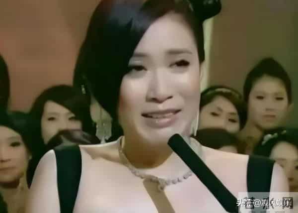 同居四年后分手,佘诗曼拿下“三料视后”,他却只能演烂片养四娃