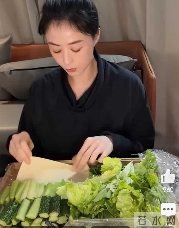 步大 S 后尘！42 岁蒋欣节食暴瘦，崩溃痛哭，饿到晕厥身体已亮红灯