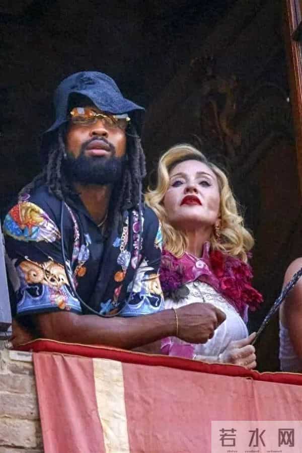 拒绝优雅退场,67岁麦当娜疯狂重启人生,跨龄恋只是冰山一角