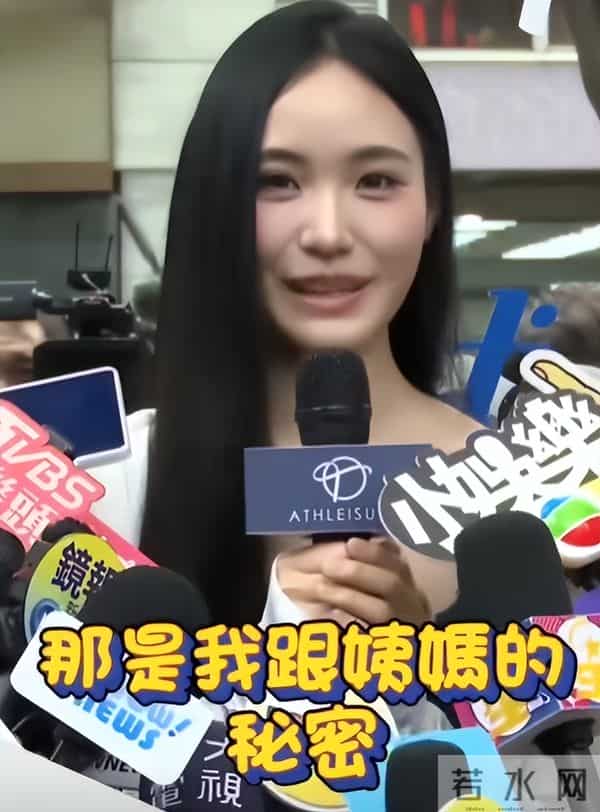 小S女儿曝心疼具俊晔后,张兰带全家去成都度假,一家人好幸福