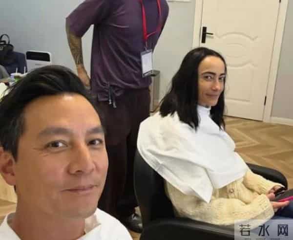 自曝近10年没夫妻生活，吴彦祖晒妻子素颜照片，真是“丑”的可怕