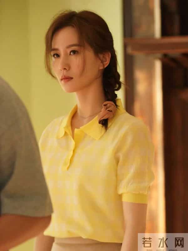 官媒出手!曝秦雯袭警被立案调查,已遭到反噬,势力大也没用