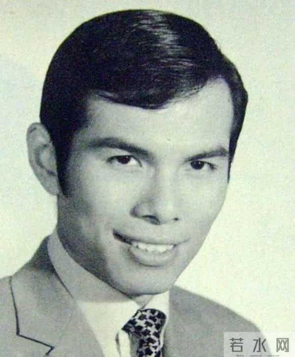 香港著名男星再婚娶小19岁妻子，猝死在拍戏现场，曾被绑架勒索