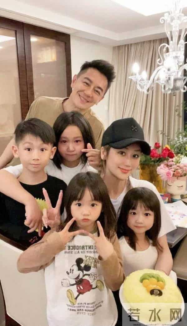 56岁前TVB男星近照曝光,皮肤布满皱纹,被指出现“断崖式衰老”