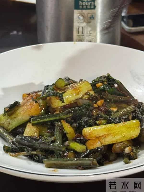 女演员李梦晒多道杭州美食,直呼“好久没吃这么多”