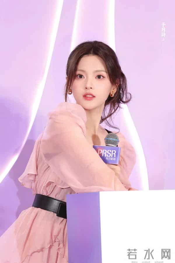 杨超越这套 有点爱[舔屏]