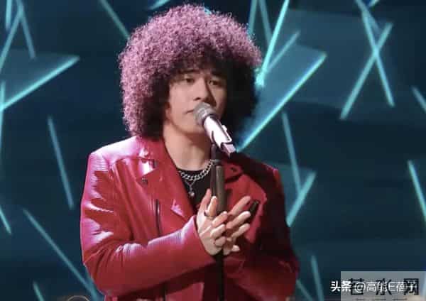 他曾因长胖被嘲,减肥变爆炸头帅哥,今成谢霆锋师弟猛晒腹肌!