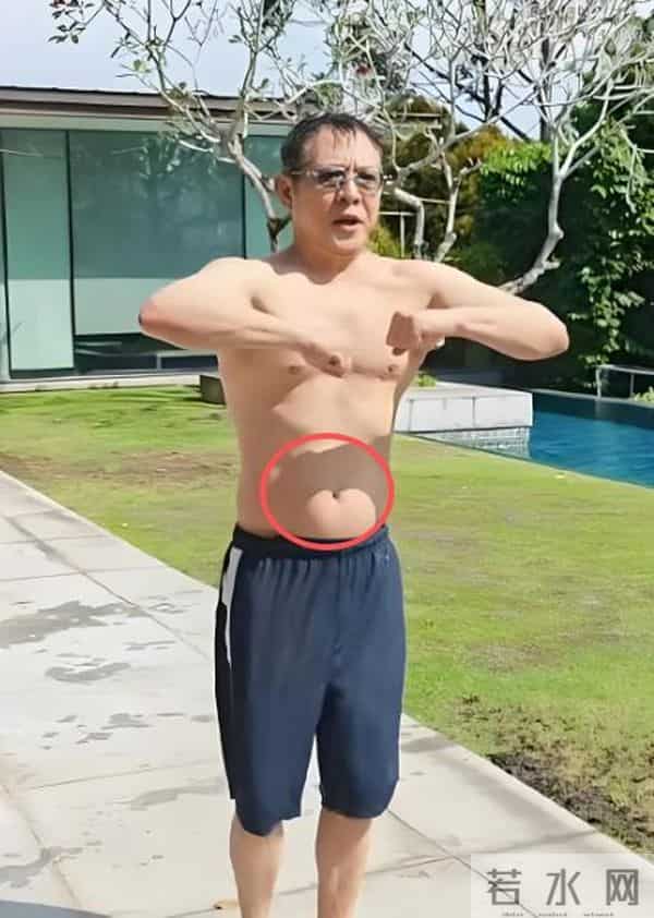 李连杰脱光上衣前后无刀疤,网友都不信,恶心的一幕在评论区上演