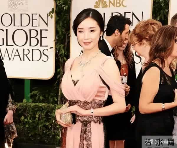 曾被张艺谋力捧，火后与富豪卷款61亿逃亡国外，现在的她过得如何