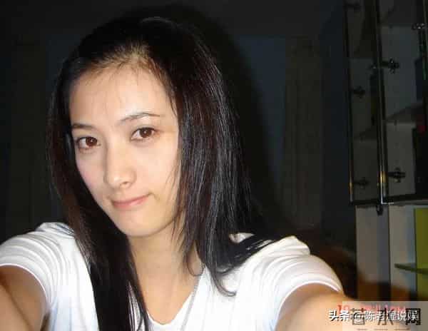 她错过靳东,转身嫁给父亲看中的女婿,如今45岁被婆家宠成公主!