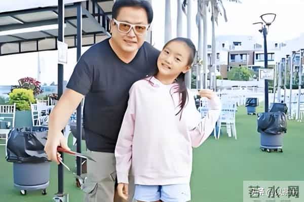 58岁TVB演员成单亲爸爸,名声坏了无戏可拍,靠卖豪宅卖饭为生