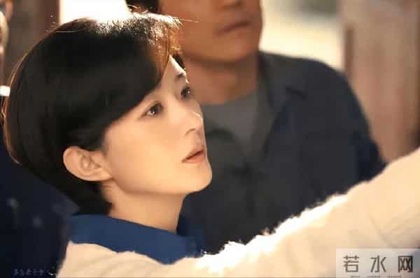 央视多次点名赵丽颖,释放三个信号