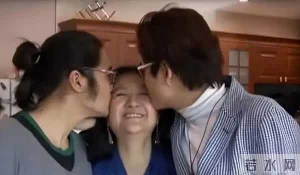 她曾是央视第一美女,赴港生子后离开央视,如今远居美国不再露面